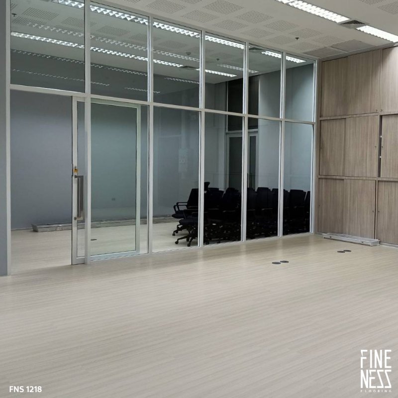 FINENESS FLOORING FNS 1218 พื้น SPC คลิ๊กล็อค ลายไม้ สีครีม หนา 6 มม.