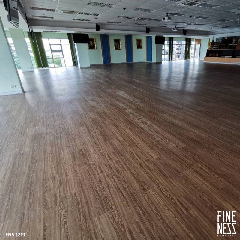 FINENESS FLOORING FNS 1219 พื้น SPC คลิ๊กล็อค ลายไม้แอช สีน้ำตาลอ่อน หนา 6 มม.