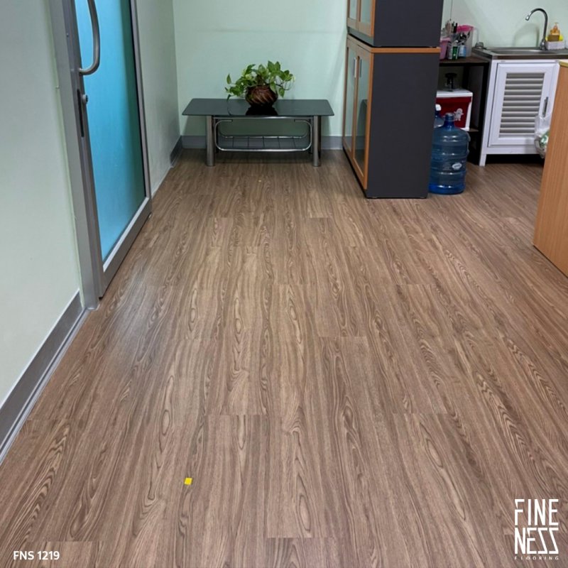 FINENESS FLOORING FNS 1219 พื้น SPC คลิ๊กล็อค ลายไม้แอช สีน้ำตาลอ่อน หนา 6 มม.
