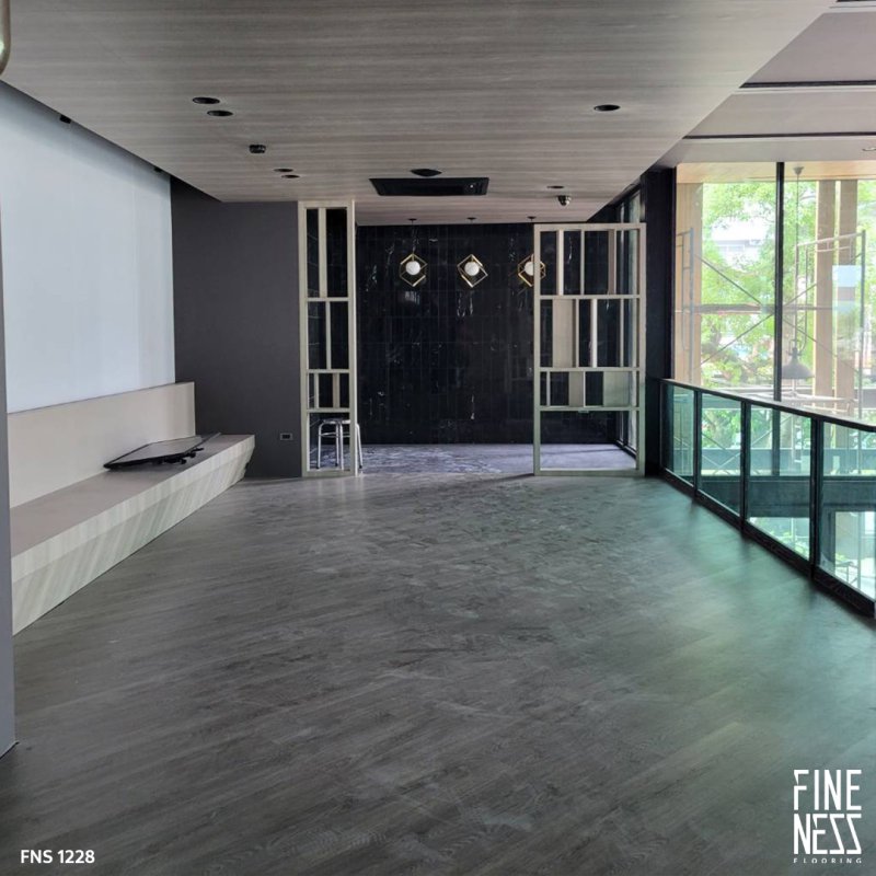 FINENESS FLOORING FNS 1228 พื้น SPC คลิ๊กล็อค ลายไม้ สีเทาเข้ม หนา 6 มม.