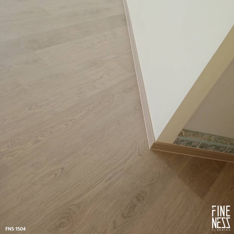 FINENESS FLOORING FNS 1504 พื้น SPC คลิ๊กล็อค ลายไม้สีธรรมชาติ หนา 6 มม.