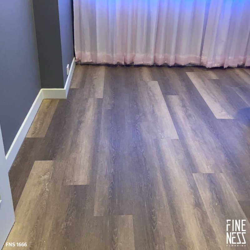 FINENESS FLOORING FNS 1666 พื้น SPC คลิ๊กล็อค ลายไม้ดาร์กโอ๊ค สีน้ำตาล หนา 6 มม.